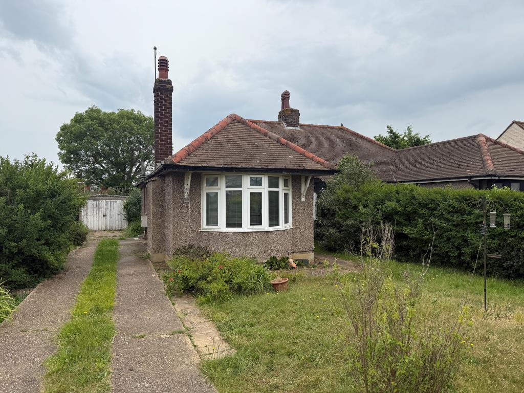 Lot: 91 - SEMI-DETACHED BUNGALOW FOR REFURBISHMENT - Front of house